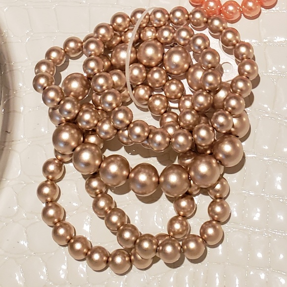 NWT 5-Strand Stretchable Pearl Bracelet - Picture 4 of 5